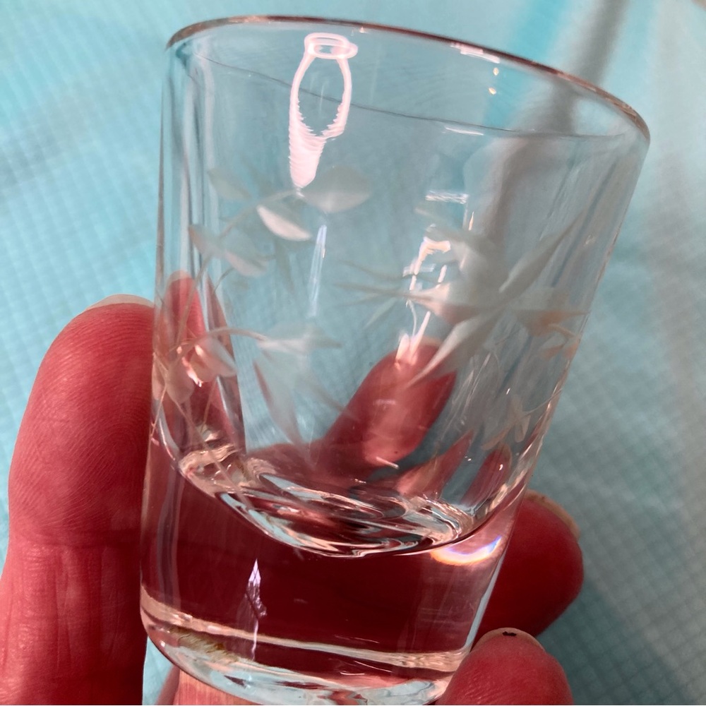 Set of 6 Etched Shot Glasses, Vintage Barware - Picture 4 of 6